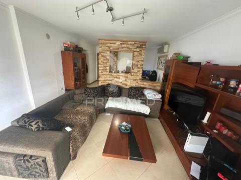 Apartamento t2 com parqueamento e arrecadação qta do anjo