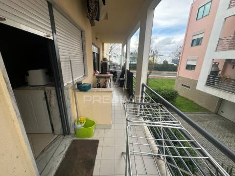 Apartamento t2 com parqueamento e arrecadação qta do anjo