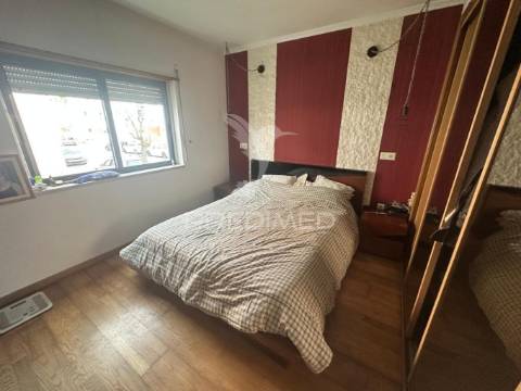 Apartamento t2 com parqueamento e arrecadação qta do anjo