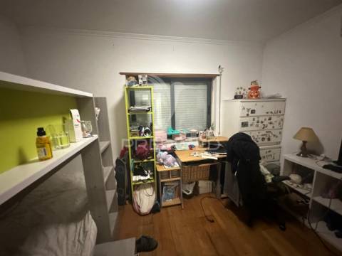 Apartamento t2 com parqueamento e arrecadação qta do anjo