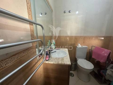 Apartamento t2 com parqueamento e arrecadação qta do anjo