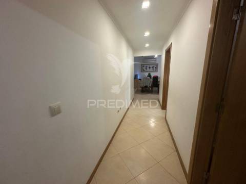 Apartamento t2 com parqueamento e arrecadação qta do anjo
