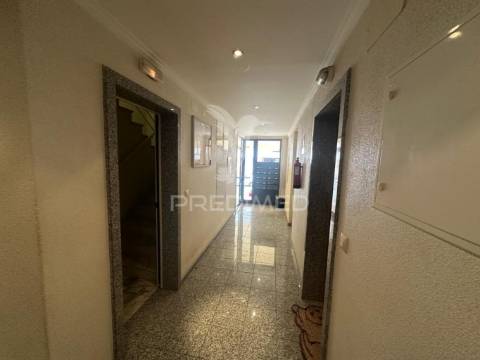Apartamento t2 com parqueamento e arrecadação qta do anjo
