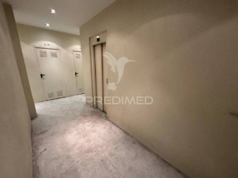 Apartamento t2 com parqueamento e arrecadação qta do anjo