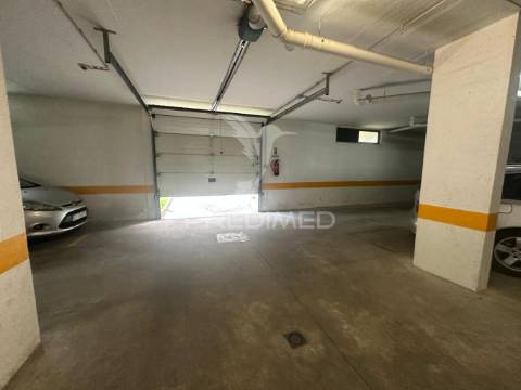 Apartamento t2 com parqueamento e arrecadação qta do anjo