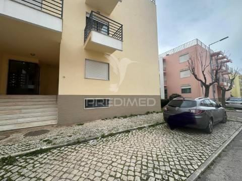 Apartamento t2 com parqueamento e arrecadação qta do anjo