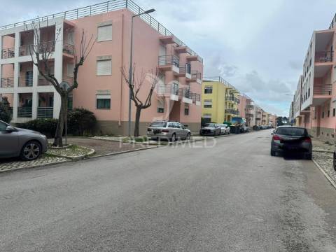 Apartamento t2 com parqueamento e arrecadação qta do anjo