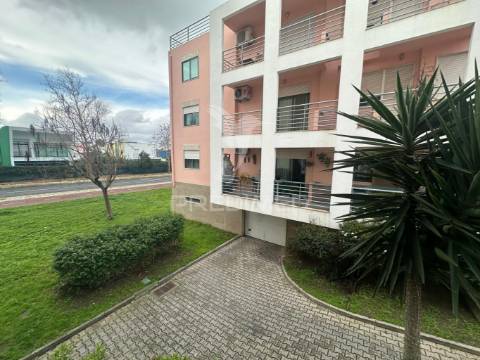 Apartamento t2 com parqueamento e arrecadação qta do anjo