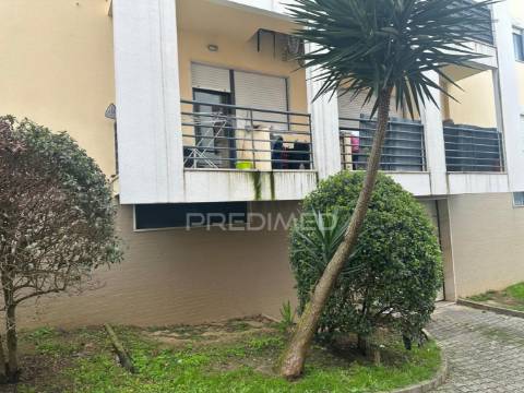 Apartamento t2 com parqueamento e arrecadação qta do anjo