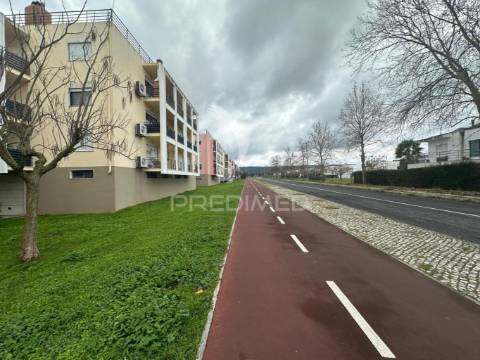 Apartamento t2 com parqueamento e arrecadação qta do anjo