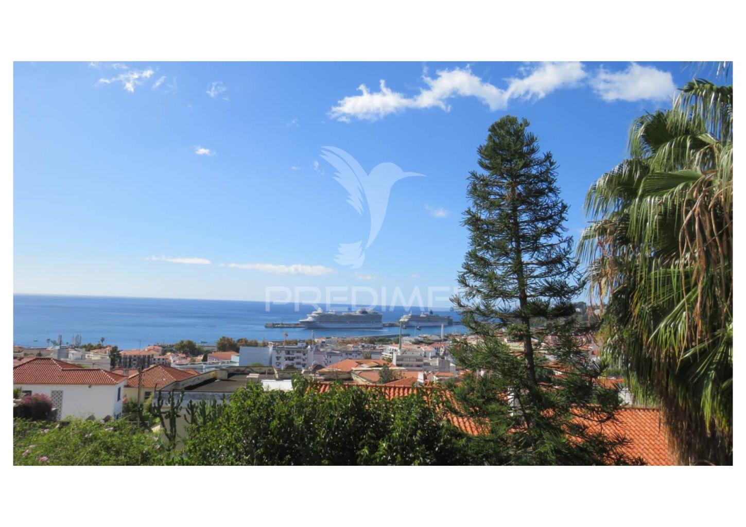 Vendo moradia e terreno 750m2 para recuperar no centro do funchal