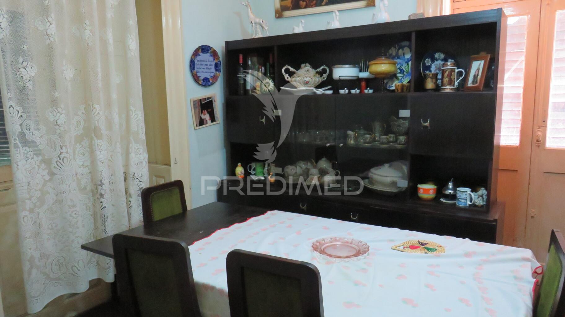 Vendo moradia e terreno 750m2 para recuperar no centro do funchal