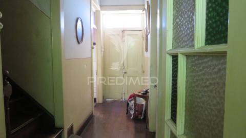 Vendo moradia e terreno 750m2 para recuperar no centro do funchal
