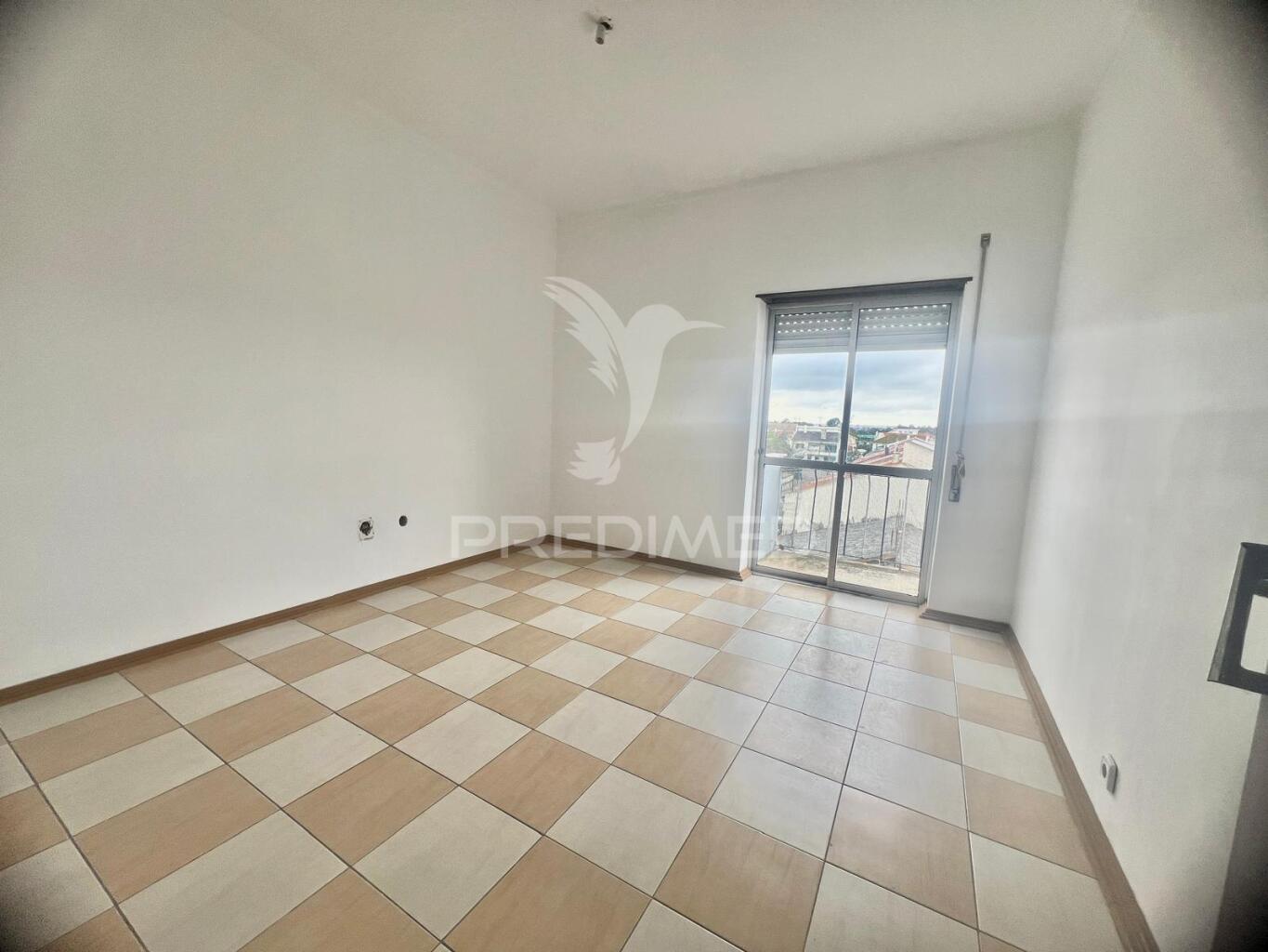 Apartamento t3 c/ varanda - vila chã