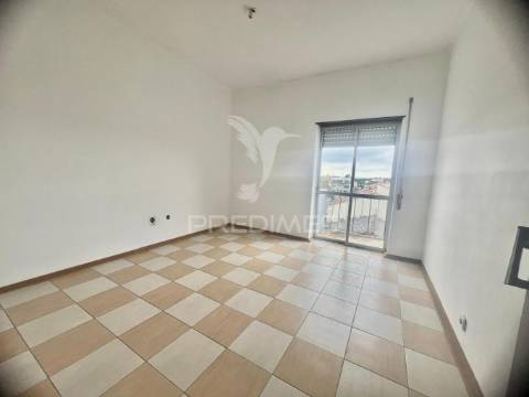 Apartamento t3 c/ varanda - vila chã