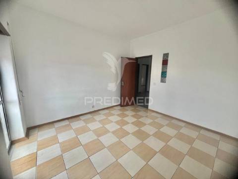 Apartamento t3 c/ varanda - vila chã