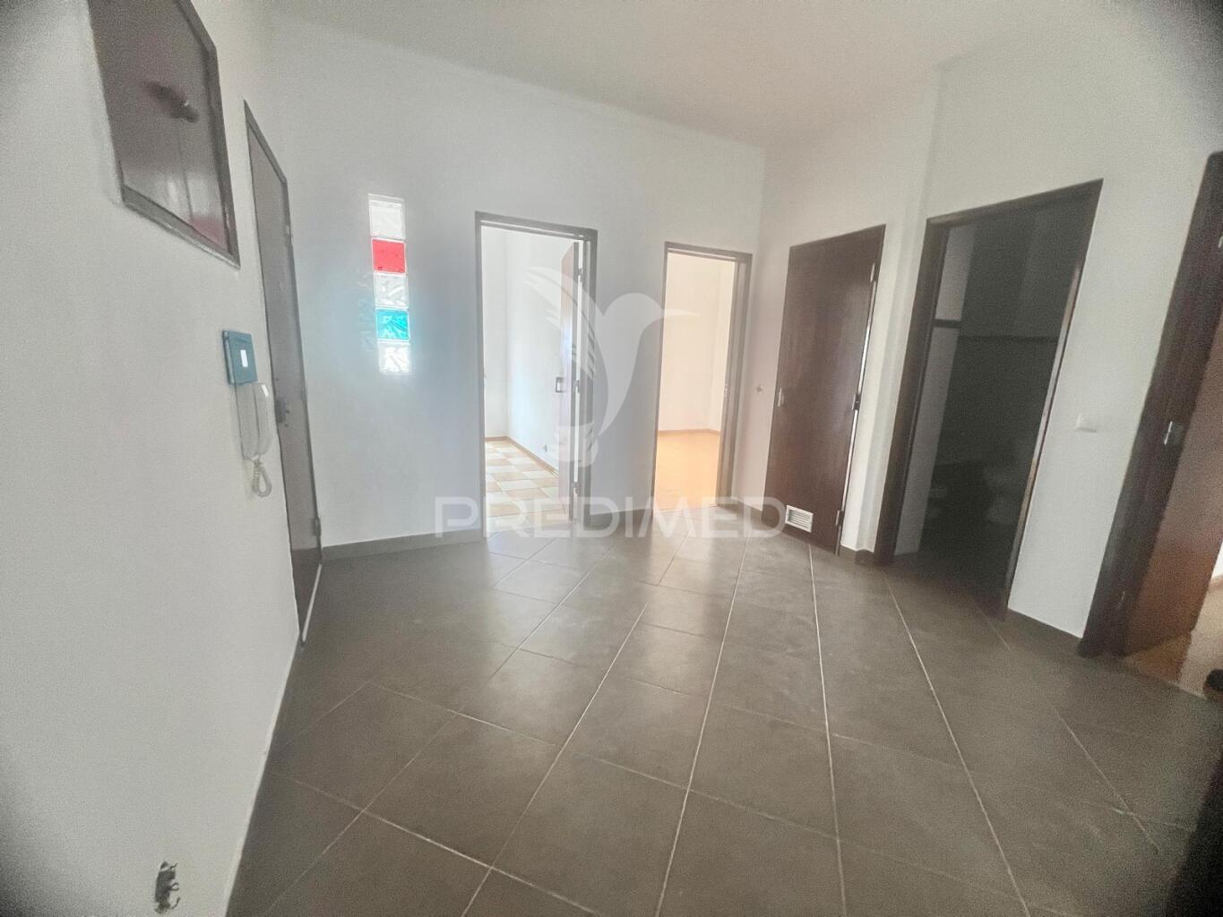 Apartamento t3 c/ varanda - vila chã