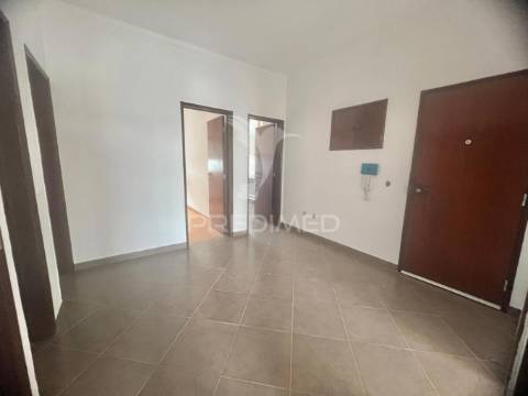 Apartamento t3 c/ varanda - vila chã
