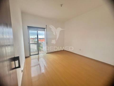 Apartamento t3 c/ varanda - vila chã