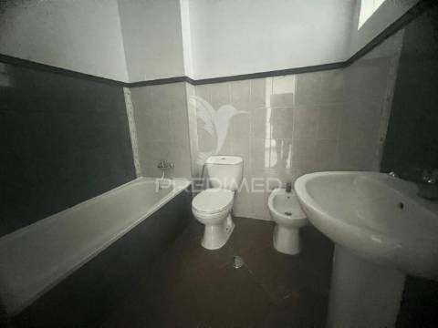Apartamento t3 c/ varanda - vila chã