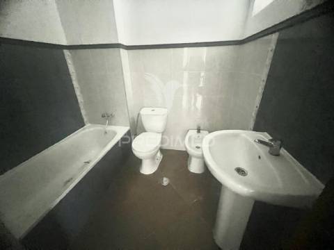 Apartamento t3 c/ varanda - vila chã