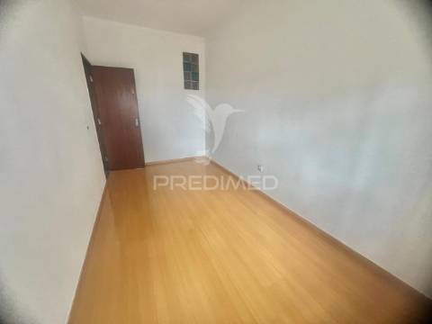Apartamento t3 c/ varanda - vila chã