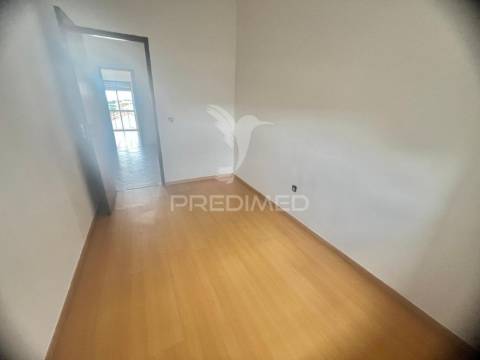 Apartamento t3 c/ varanda - vila chã
