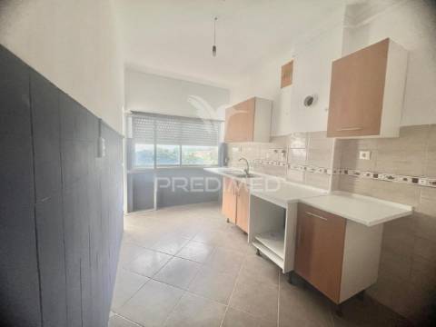 Apartamento t3 c/ varanda - vila chã