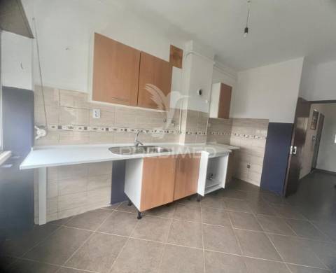 Apartamento t3 c/ varanda - vila chã