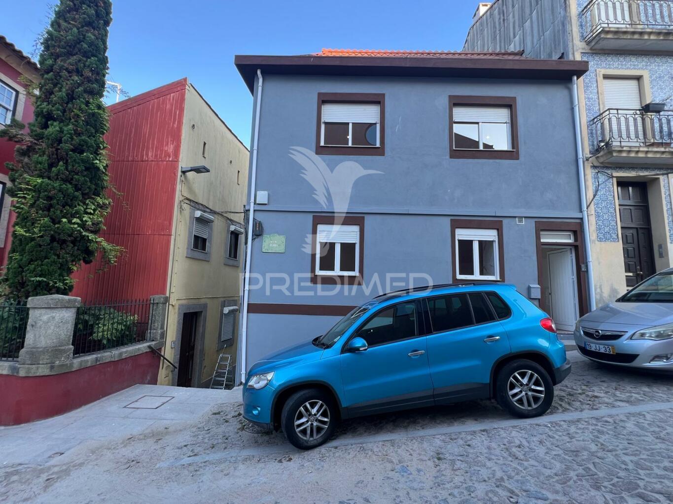 Prédio de 2 frações em massarelos - porto