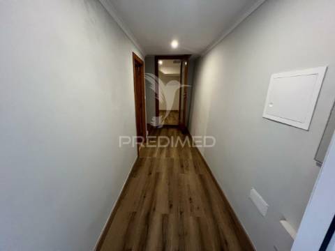 Prédio de 2 frações em massarelos - porto