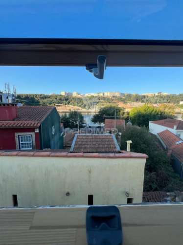 Prédio de 2 frações em massarelos - porto