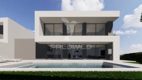 Moradia m4 com piscina na bela vista,parchal