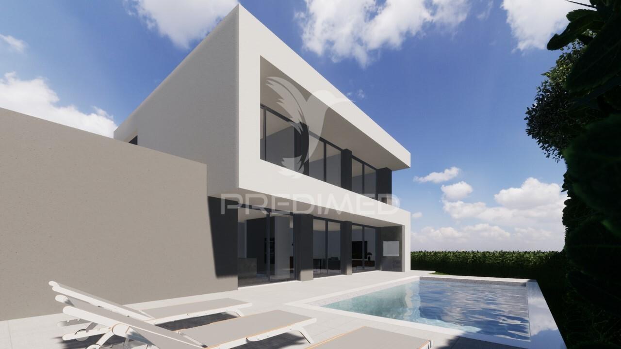 Moradia m4 com piscina na bela vista,parchal