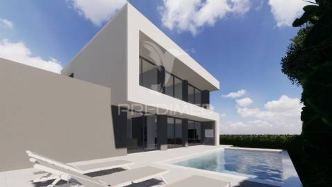 Moradia m4 com piscina na bela vista,parchal