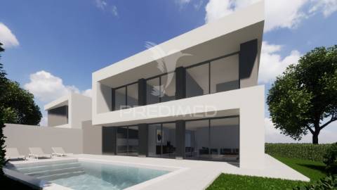 Moradia m4 com piscina na bela vista,parchal