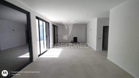 Moradia m4 com piscina na bela vista,parchal