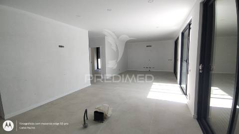 Moradia m4 com piscina na bela vista,parchal