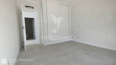 Moradia m4 com piscina na bela vista,parchal