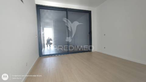 Moradia m4 com piscina na bela vista,parchal