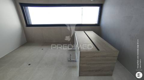 Moradia m4 com piscina na bela vista,parchal