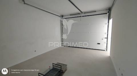 Moradia m4 com piscina na bela vista,parchal