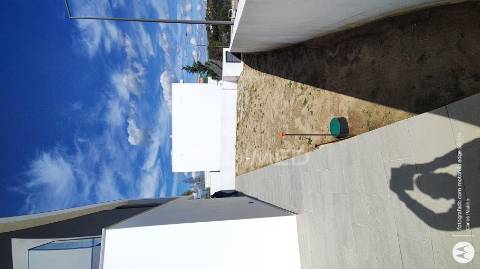Moradia m4 com piscina na bela vista,parchal