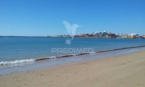 Moradia m4 com piscina na bela vista,parchal