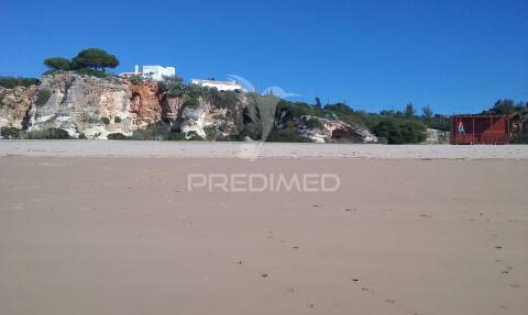 Moradia m4 com piscina na bela vista,parchal