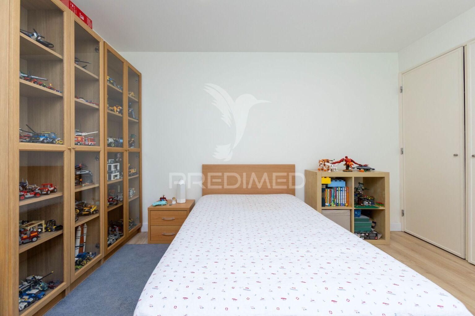 Apartamento com 4 quartos, remodelado, no liceu, setúbal