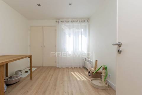 Apartamento com 4 quartos, remodelado, no liceu, setúbal