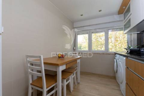 Apartamento com 4 quartos, remodelado, no liceu, setúbal