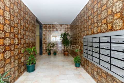 Apartamento com 4 quartos, remodelado, no liceu, setúbal
