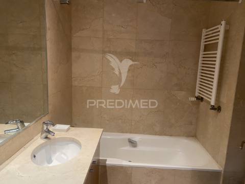 Arrenda-se apartamento t4 leça da palmeira
